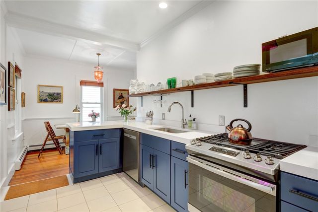 24 Hunter Avenue, Newport, RI 02840