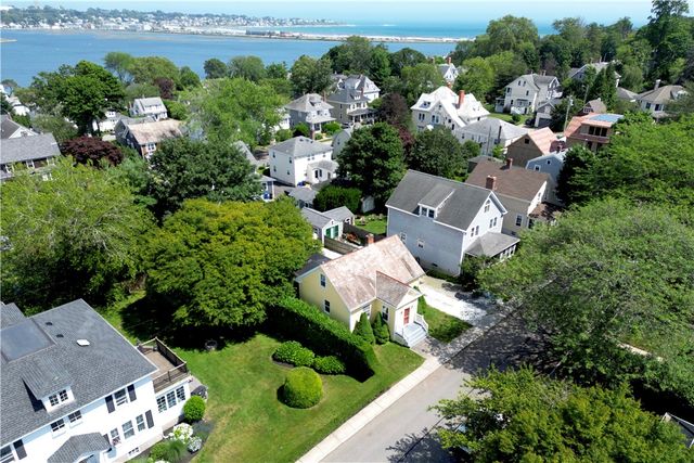 24 Hunter Avenue, Newport, RI 02840