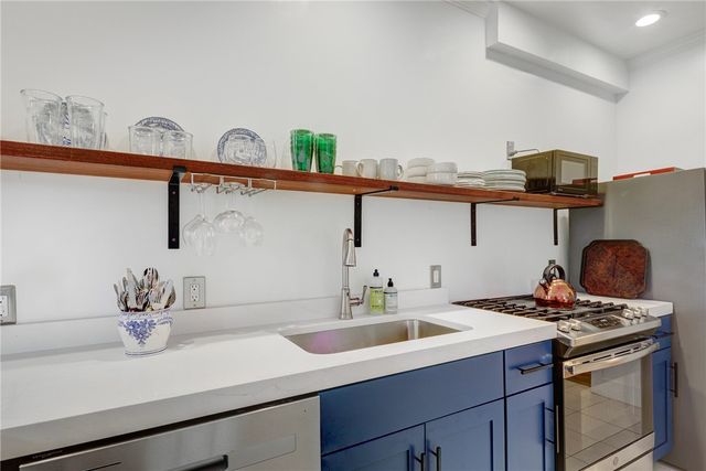 24 Hunter Avenue, Newport, RI 02840