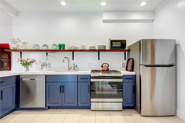 24 Hunter Avenue, Newport, RI 02840