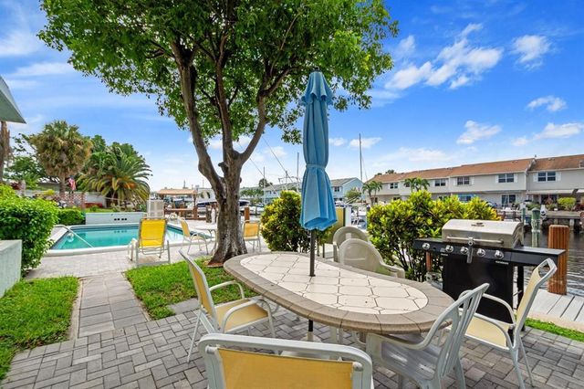 2400 NE 16th Street NE 104, Pompano Beach, FL 33062