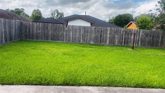 8343 Sterlingshire Street, Houston, TX 77078