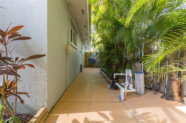 1421 BEACON STREET, New Smyrna Beach, FL 32169