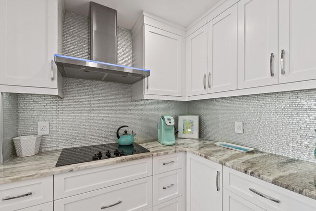 3560 S Ocean Boulevard 706, South Palm Beach, FL 33480
