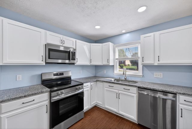 217 Timberlake Dr, Springfield, TN 37172