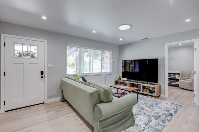 686688 San Luisito Way, Sunnyvale, CA 94085