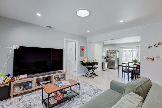 686688 San Luisito Way, Sunnyvale, CA 94085