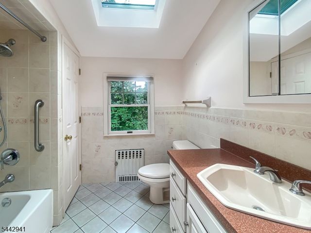 121 Columbia Ave, Cranford Twp., NJ 07016