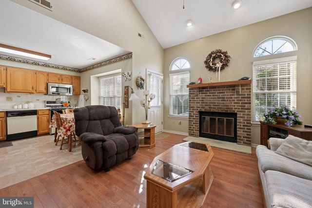 47 KNIGHTON LN, Mount Laurel, NJ 08054