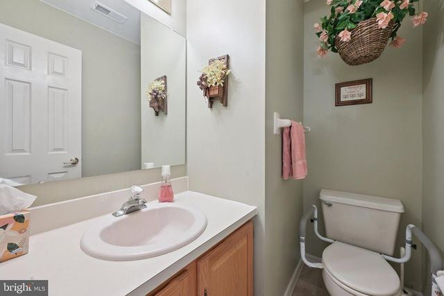 47 KNIGHTON LN, Mount Laurel, NJ 08054