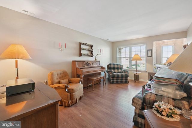 47 KNIGHTON LN, Mount Laurel, NJ 08054