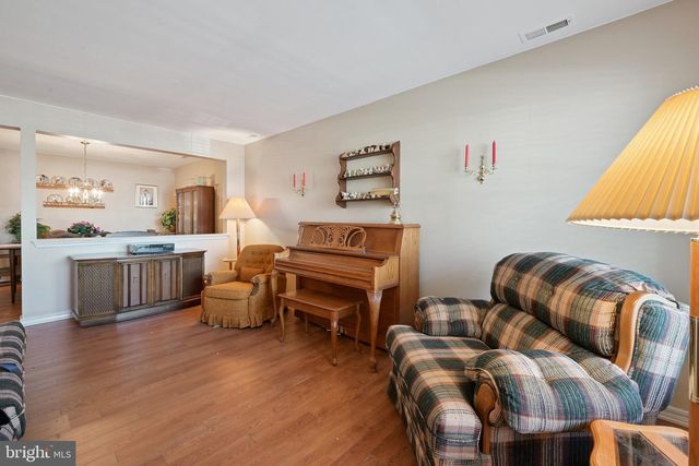 47 KNIGHTON LN, Mount Laurel, NJ 08054