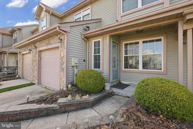 47 KNIGHTON LN, Mount Laurel, NJ 08054