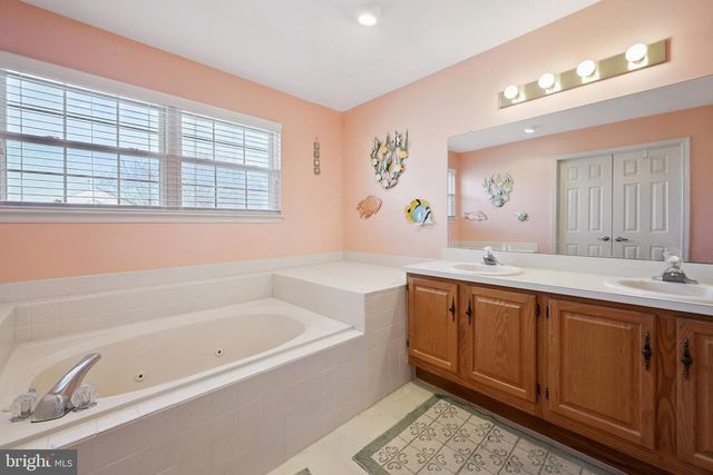 47 KNIGHTON LN, Mount Laurel, NJ 08054