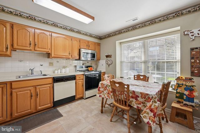 47 KNIGHTON LN, Mount Laurel, NJ 08054