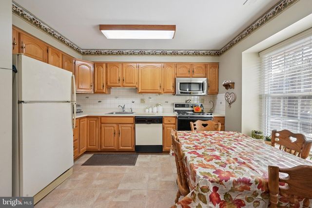 47 KNIGHTON LN, Mount Laurel, NJ 08054