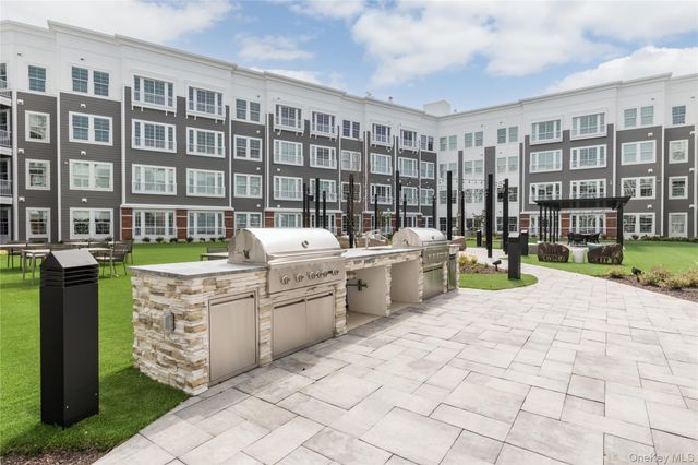 75 E Hoffman Avenue 3001, Lindenhurst, NY 11757