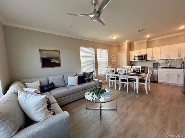 75 E Hoffman Avenue 3001, Lindenhurst, NY 11757