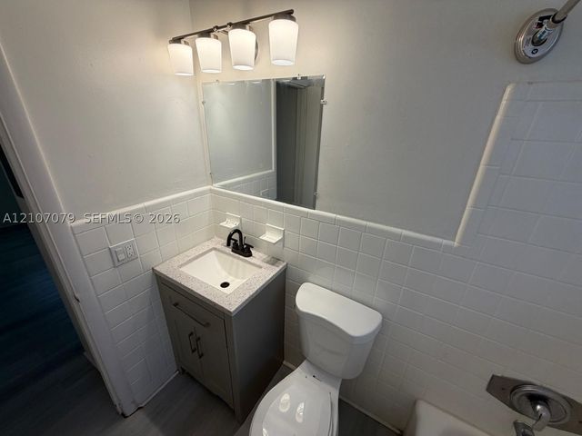 2450 Lincoln St 3, Hollywood, FL 33020