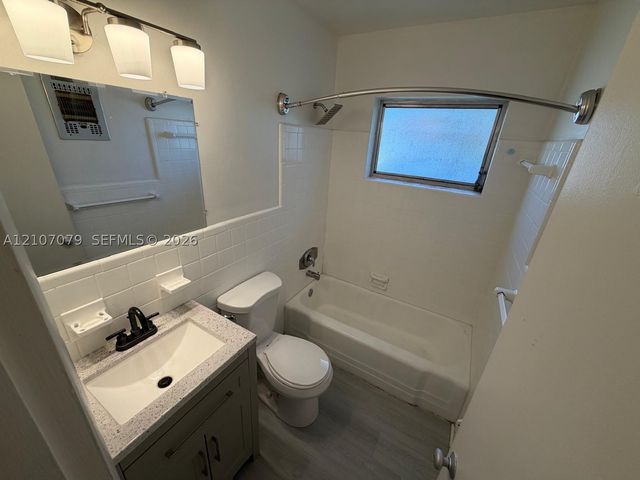 2450 Lincoln St 3, Hollywood, FL 33020