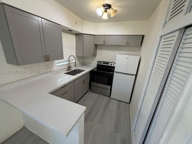 2450 Lincoln St 3, Hollywood, FL 33020