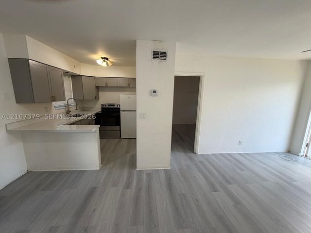 2450 Lincoln St 3, Hollywood, FL 33020