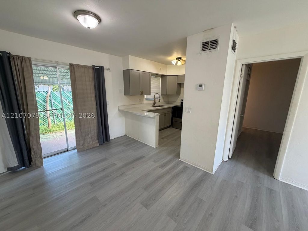 2450 Lincoln St 3, Hollywood, FL 33020