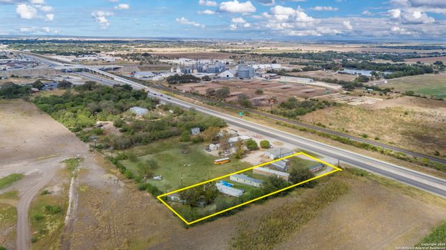 701 19th, Hondo, TX 78861