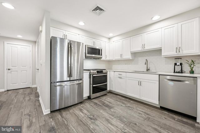 4480 Market Commons Dr Unit 416, Fairfax, VA 22033