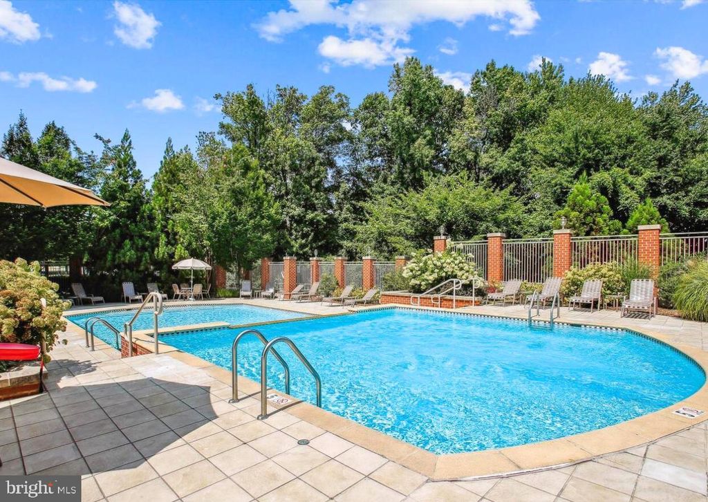 4480 Market Commons Dr Unit 416, Fairfax, VA 22033