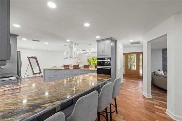 9421 Moonlight DR, Sanibel, FL 33957