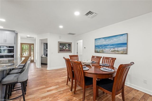 9421 Moonlight DR, Sanibel, FL 33957