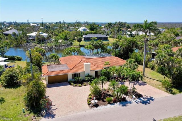 9421 Moonlight DR, Sanibel, FL 33957