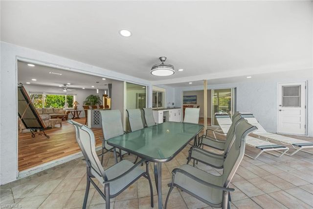 9421 Moonlight DR, Sanibel, FL 33957