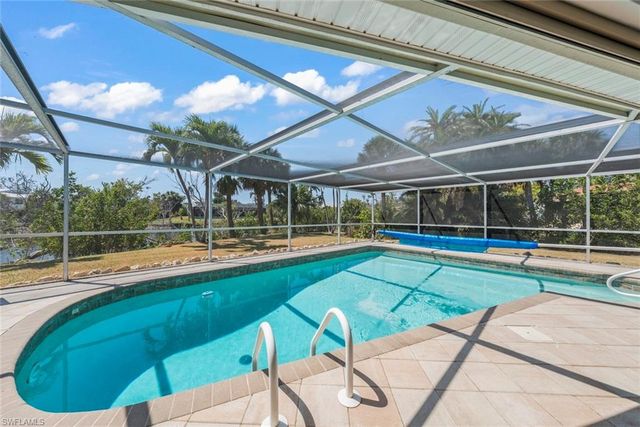 9421 Moonlight DR, Sanibel, FL 33957