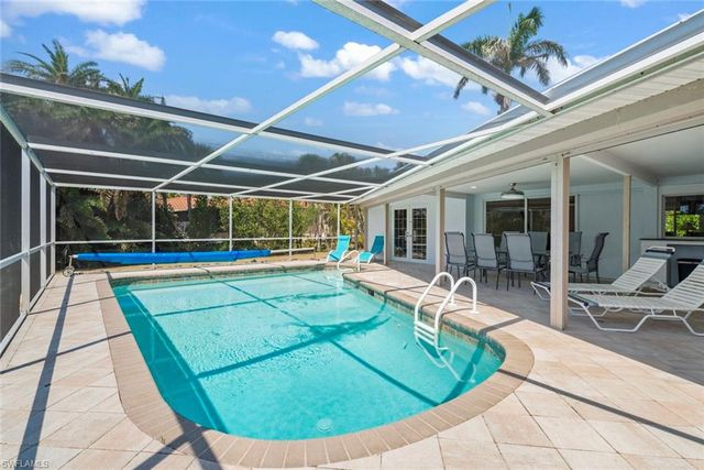 9421 Moonlight DR, Sanibel, FL 33957