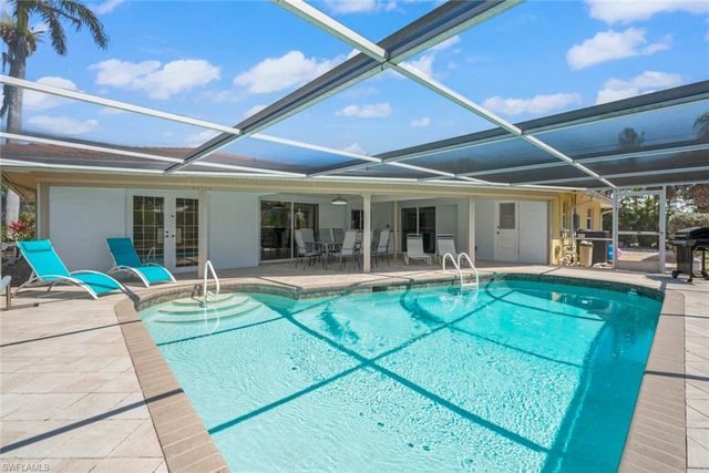 9421 Moonlight DR, Sanibel, FL 33957