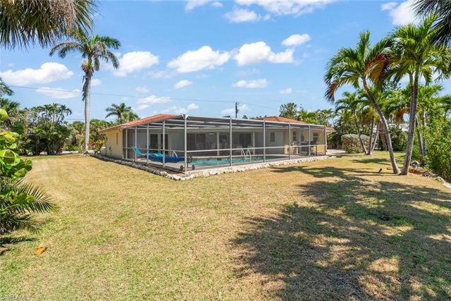 9421 Moonlight DR, Sanibel, FL 33957
