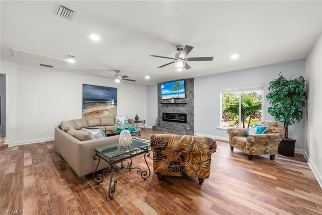 9421 Moonlight DR, Sanibel, FL 33957