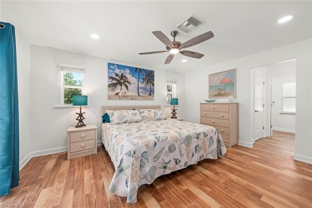 9421 Moonlight DR, Sanibel, FL 33957