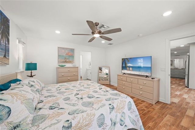 9421 Moonlight DR, Sanibel, FL 33957