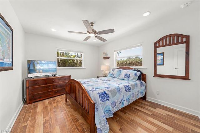 9421 Moonlight DR, Sanibel, FL 33957