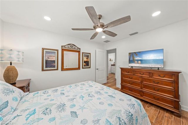 9421 Moonlight DR, Sanibel, FL 33957
