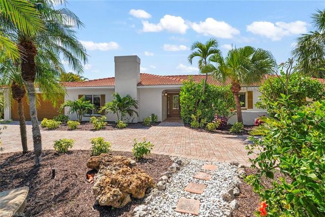 9421 Moonlight DR, Sanibel, FL 33957