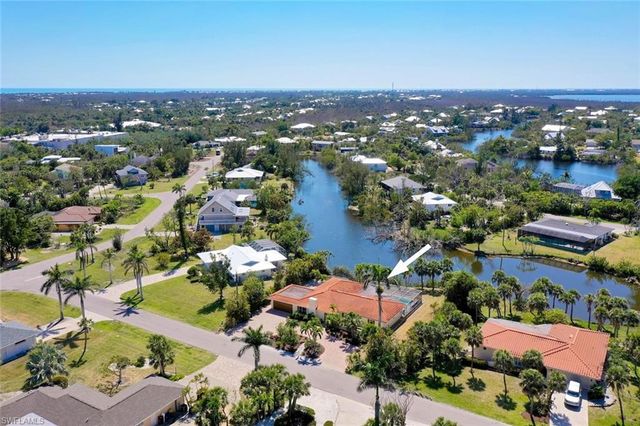 9421 Moonlight DR, Sanibel, FL 33957