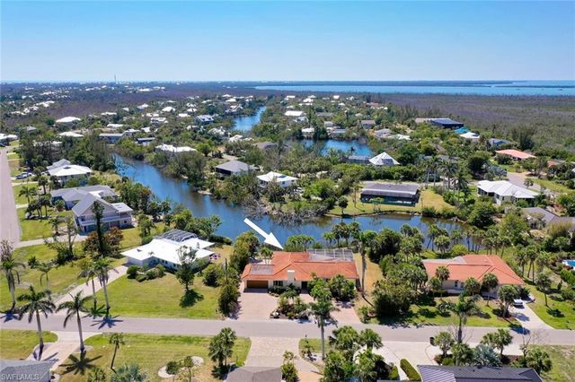 9421 Moonlight DR, Sanibel, FL 33957