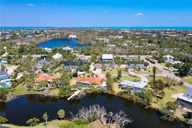 9421 Moonlight DR, Sanibel, FL 33957