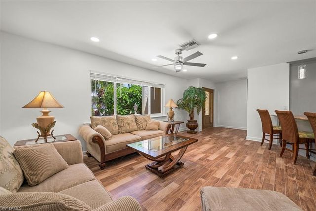 9421 Moonlight DR, Sanibel, FL 33957