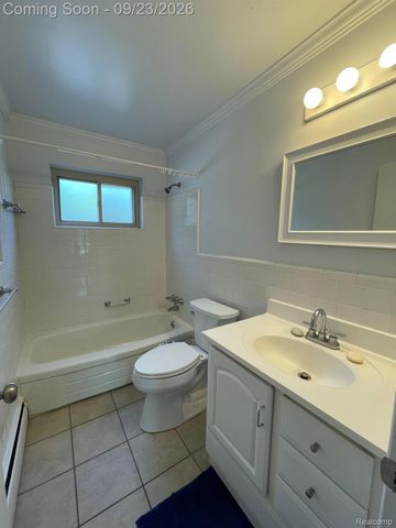 2859 E Maple Road, Birmingham, MI 48009