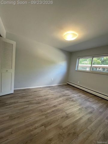 2859 E Maple Road, Birmingham, MI 48009